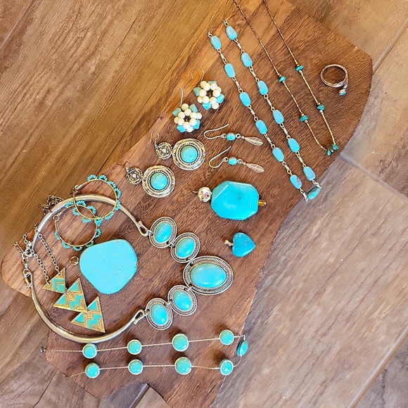 Unbranded Jewelry - Turquoise, Silver Tone, & Gold Tone Vintage & Contemporary Jewelry Jubilee